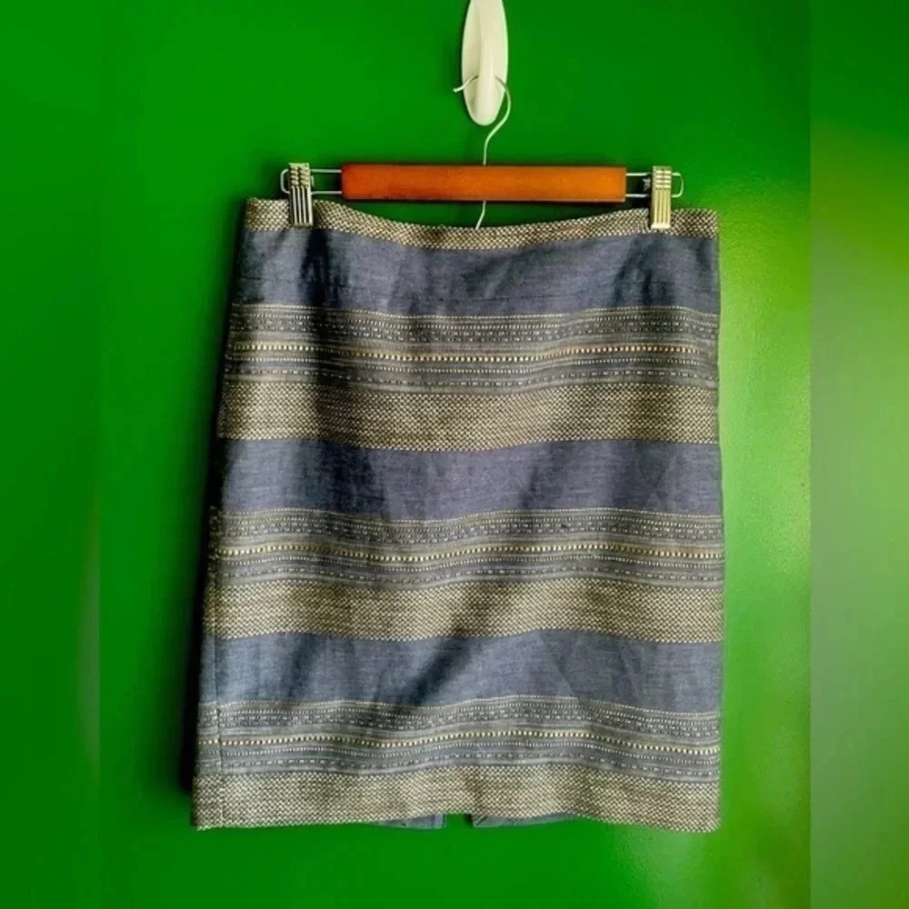 CLEARANCE! The Limited Pencil Skirt Size 6 Blue & Silver Threads EUC!